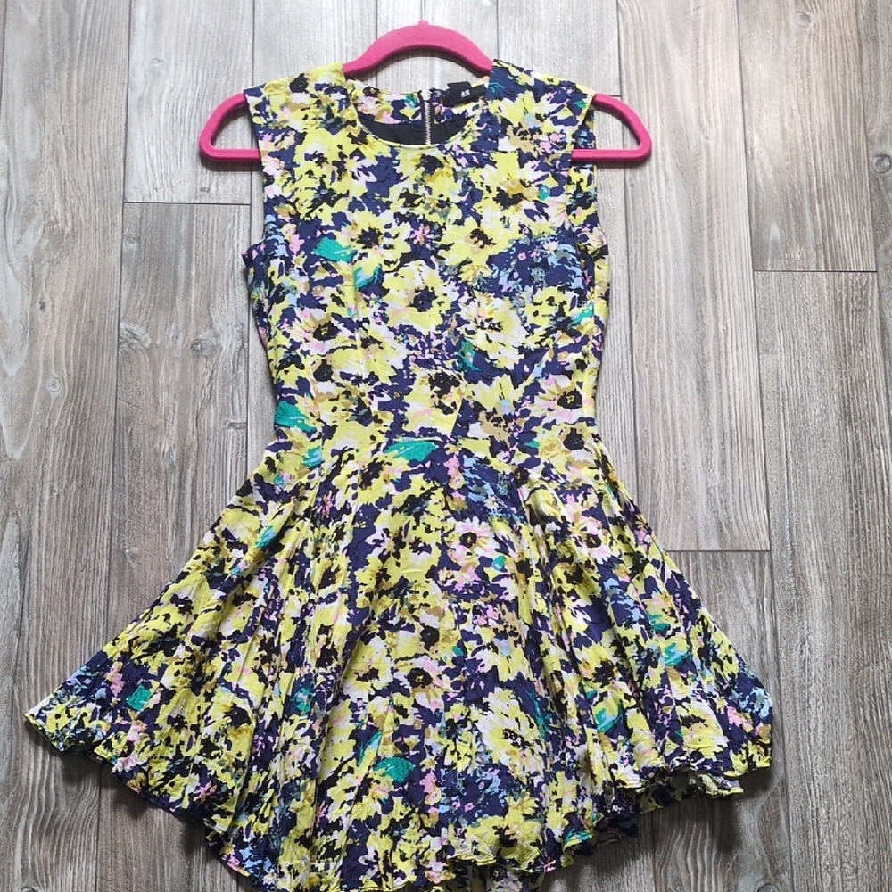 H&M Sleeveless Floral Fit-and-Flare Asymmetrical Dress Size 4